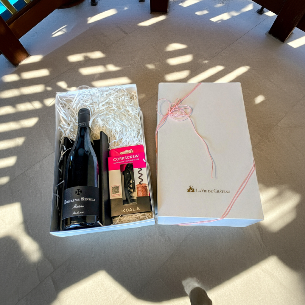 Vin rouge (Mataro) et décapsuleur temporairement en rupture de stock - réapprovisionnement prévu fin mai