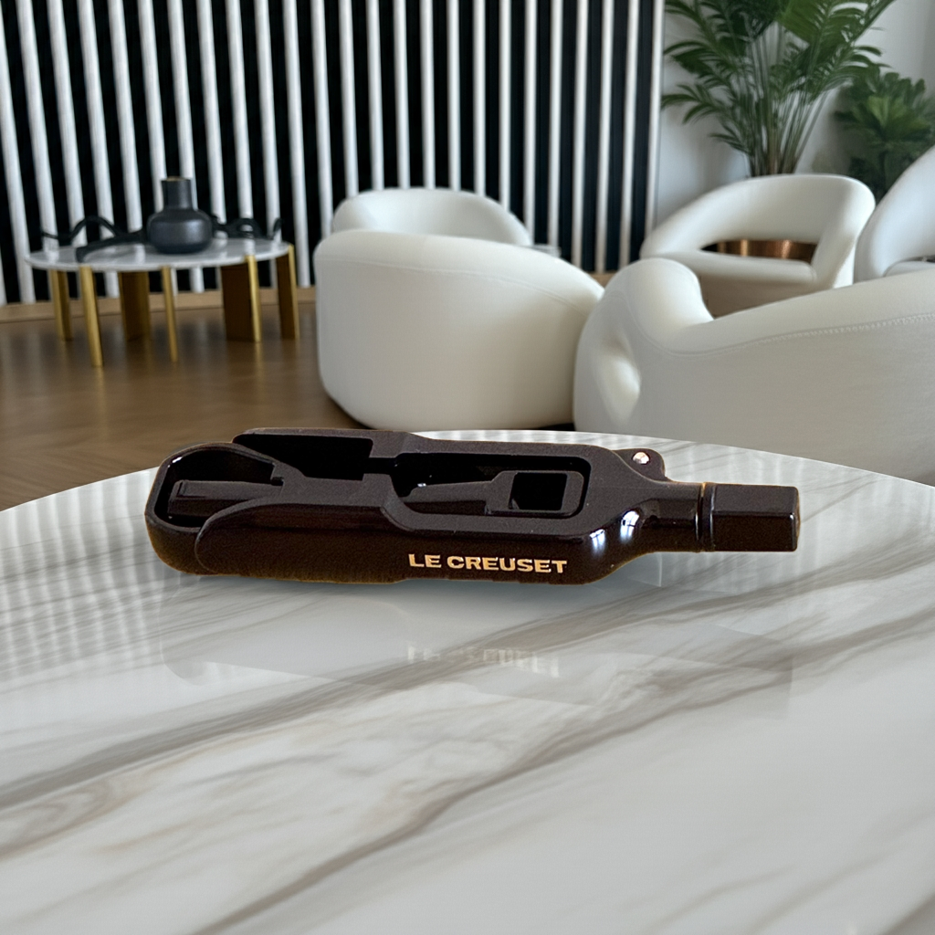 Un cadeau de vin rouge enchanteur et un décapsuleur Lecouse