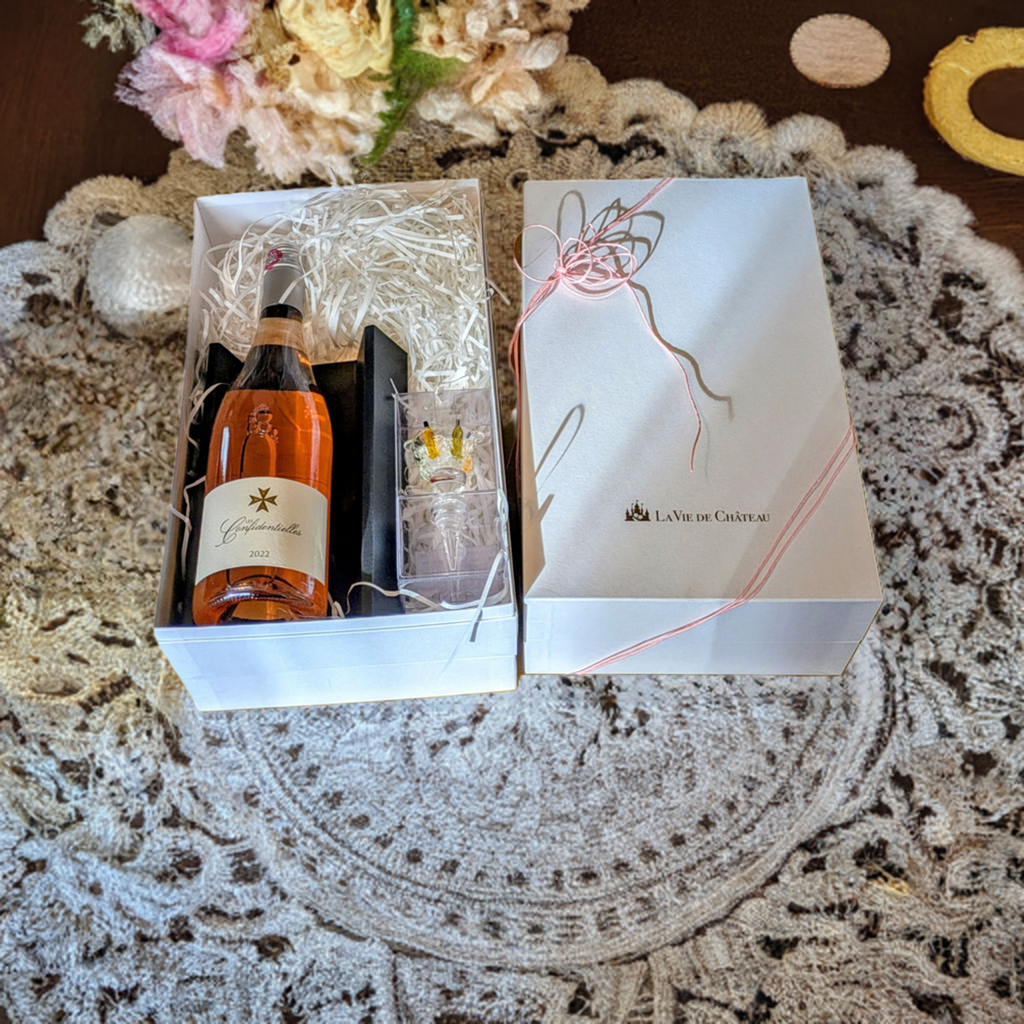 Cadeau de vin rosé Kaoru (confidentiel) et bouchon de bouteille