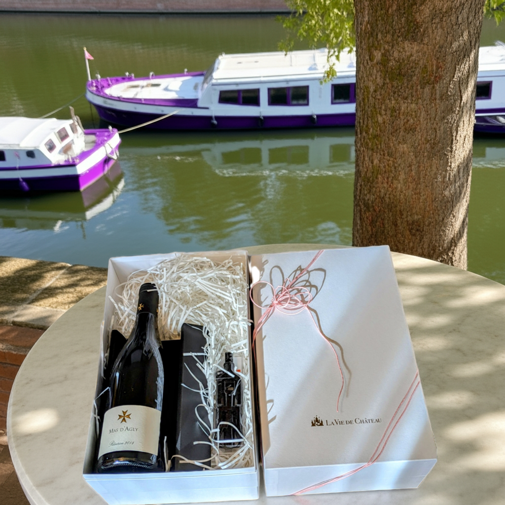 Un cadeau de vin rouge enchanteur et un décapsuleur Lecouse