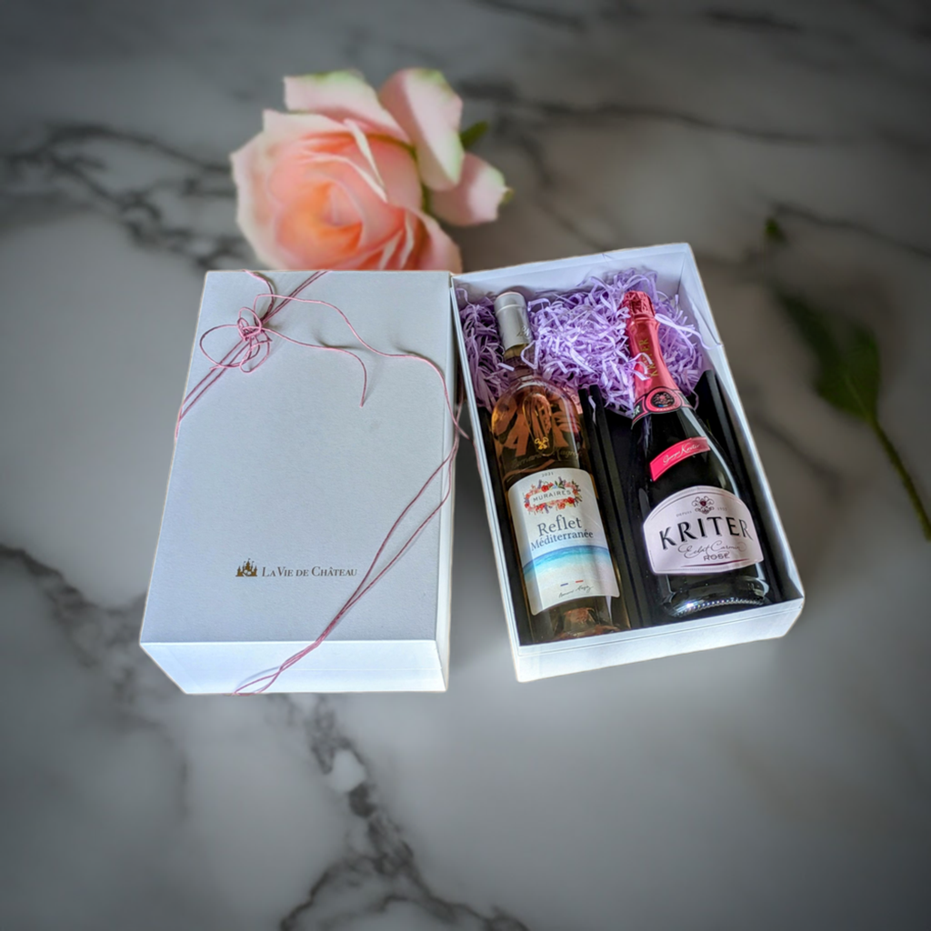 Un cadeau de deux bouteilles de Bourgogne rosé sec et de vin mousseux