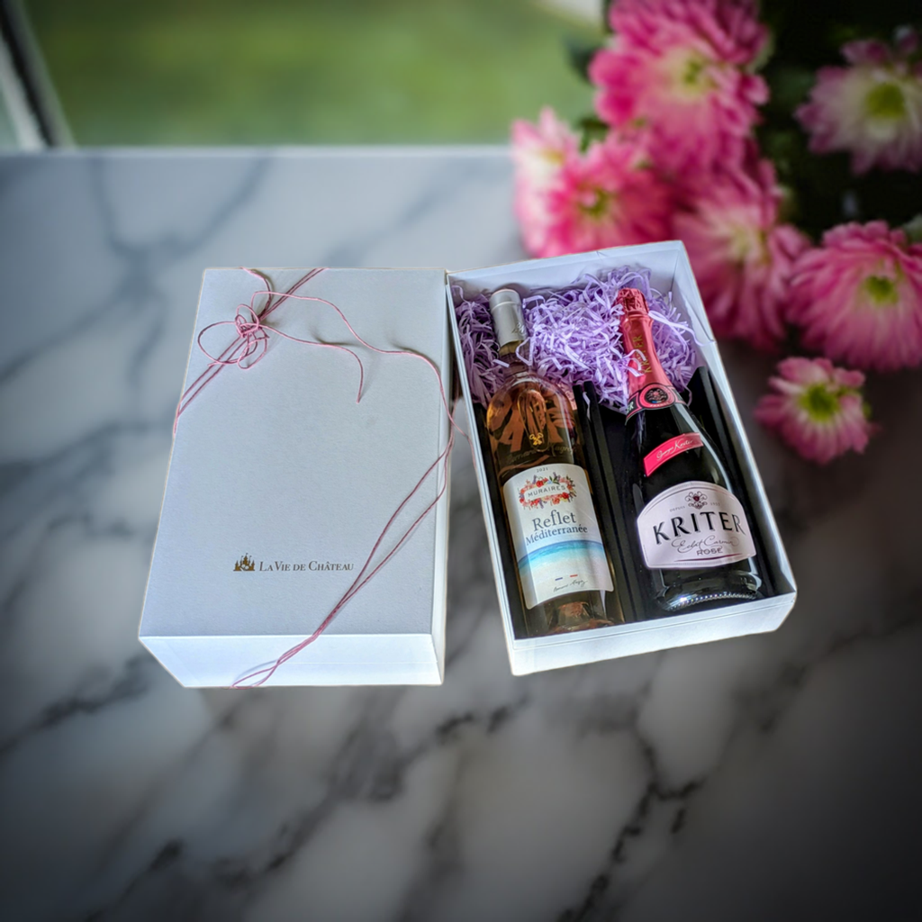 Un cadeau de deux bouteilles de Bourgogne rosé sec et de vin mousseux