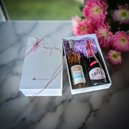 Un cadeau de deux bouteilles de Bourgogne rosé sec et de vin mousseux