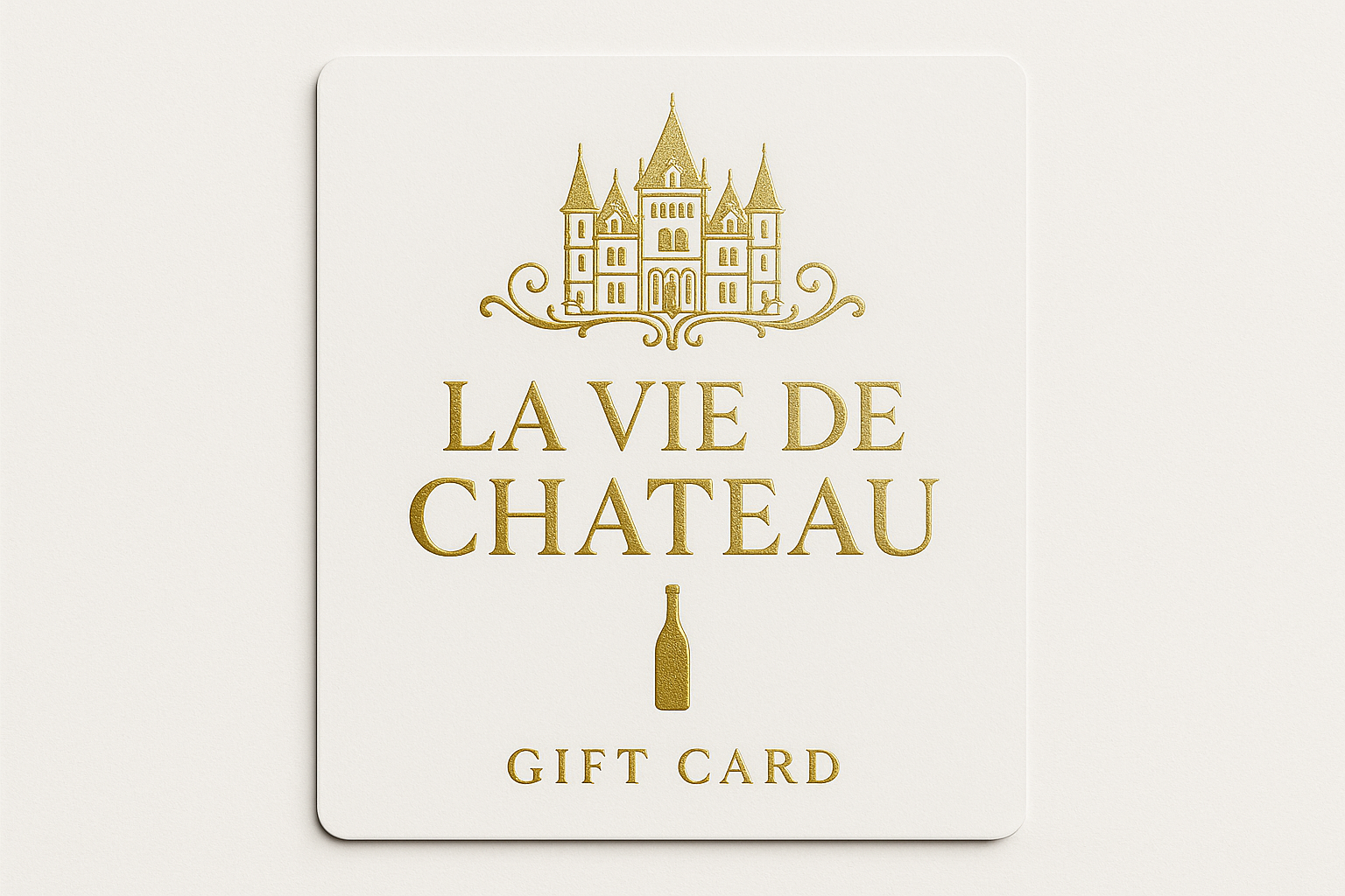 La vie de chateauギフトカード 白地にゴールド文字、シャトーマークとボトルマーク入り 豪華なイメージ