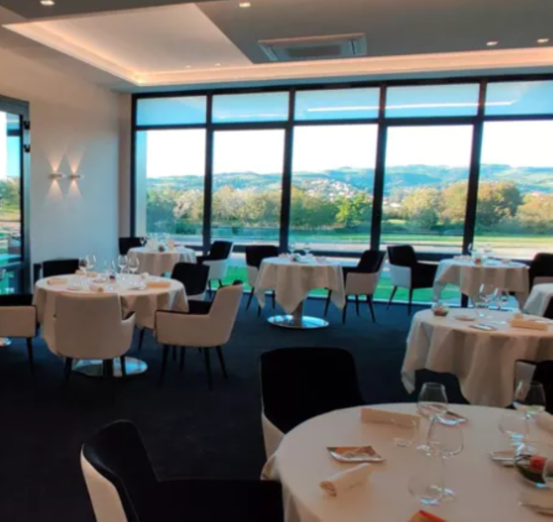 11月8日のブログ～フランスの小さな街～サンテティエンヌSaint-Étienneのレストラン