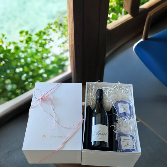 "Snow Style Soleil Gift" (featuring a white wine produced in limited quantities of only 1200 bottles per year and Château Sugar)