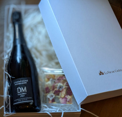 Kiel Royale Tolusan Lune DOYARD Mahe Champagne paired with edible flowers)