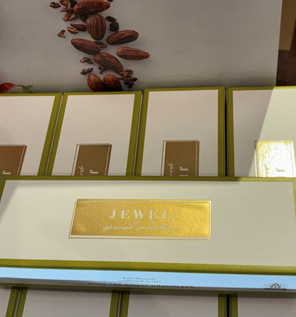 ホワイトデー プレゼント｜ラマティン ロゼ×ピスタチオの至福セット｜待望の新作ワインギフト｜ドメーヌ・シングラ｜ドライ「ラマティン　ロゼ」｜白地に金箔お城マーク豪華BOXプレゼント