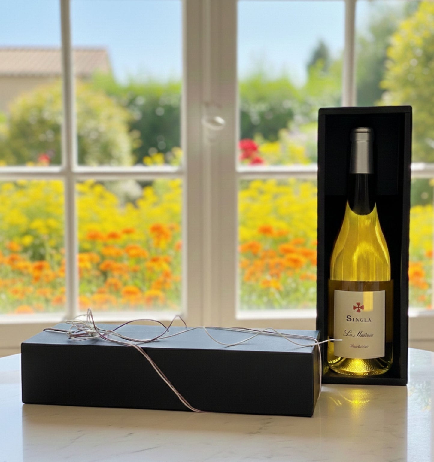 春に贈るワイン｜日本初上陸！｜豪華ブラックBOX付き｜ラ・マティン ｜白ワイン｜ ドメーヌ・シングラ｜優しいドライ｜贈り物｜プレゼント｜ 御礼｜お祝い｜ 750ml｜