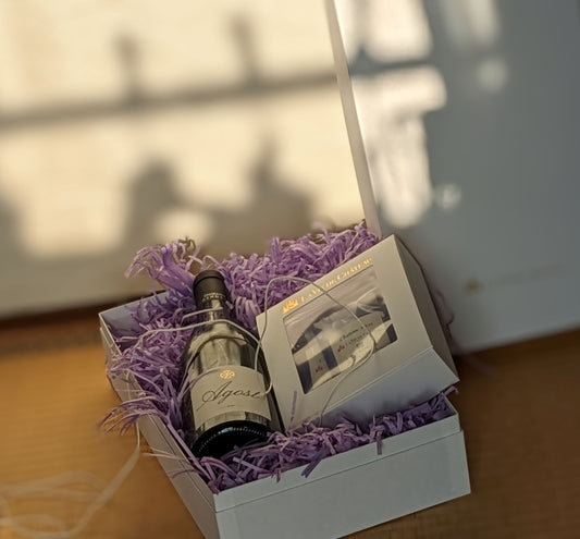 "Snow Style Soleil Gift" (featuring a white wine produced in limited quantities of only 1200 bottles per year and Château Sugar)